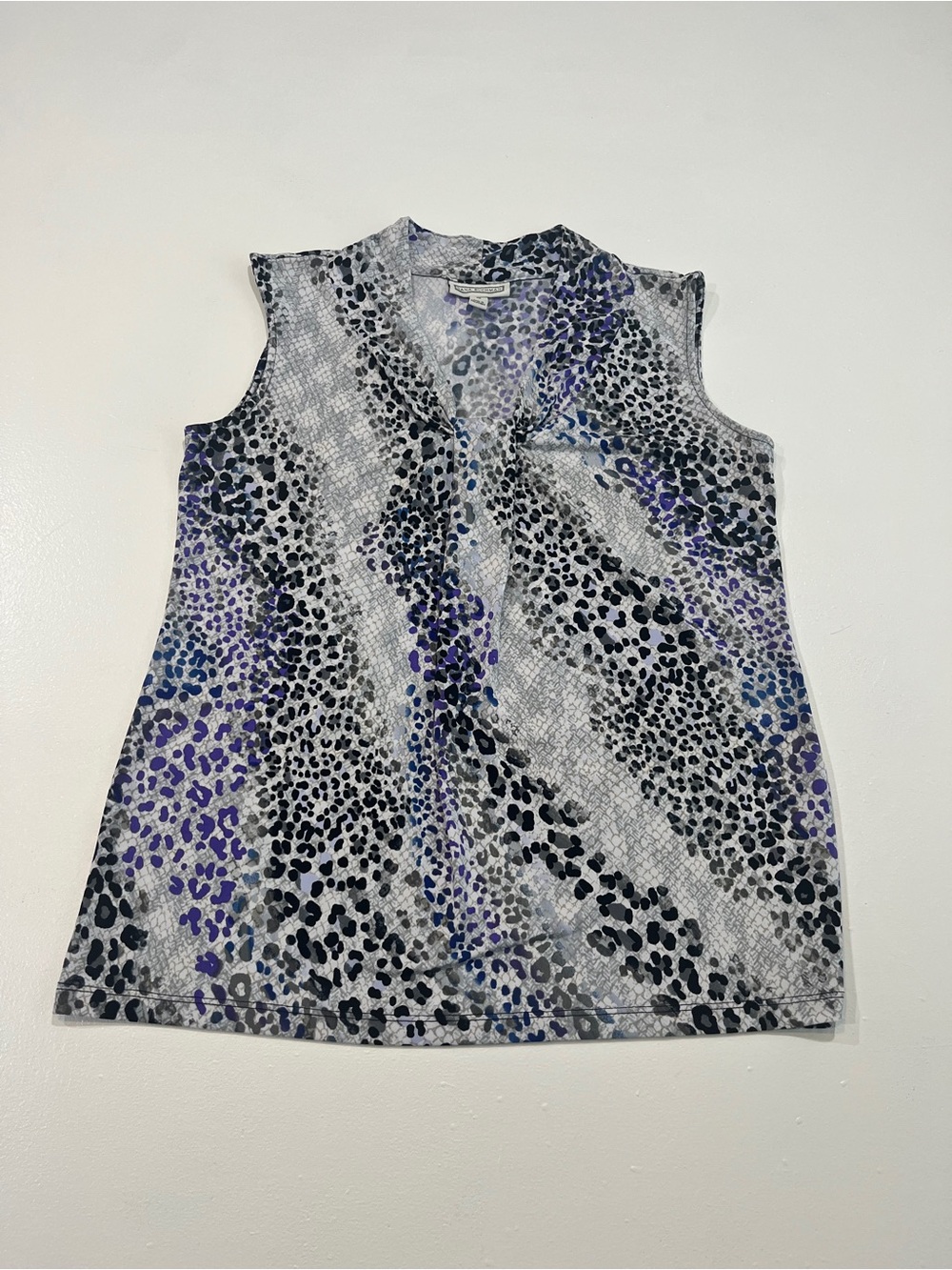 Dana Buchman Women’s Sz M Top Sleeveless Animal Print V-Neck Purple/Black/Gray